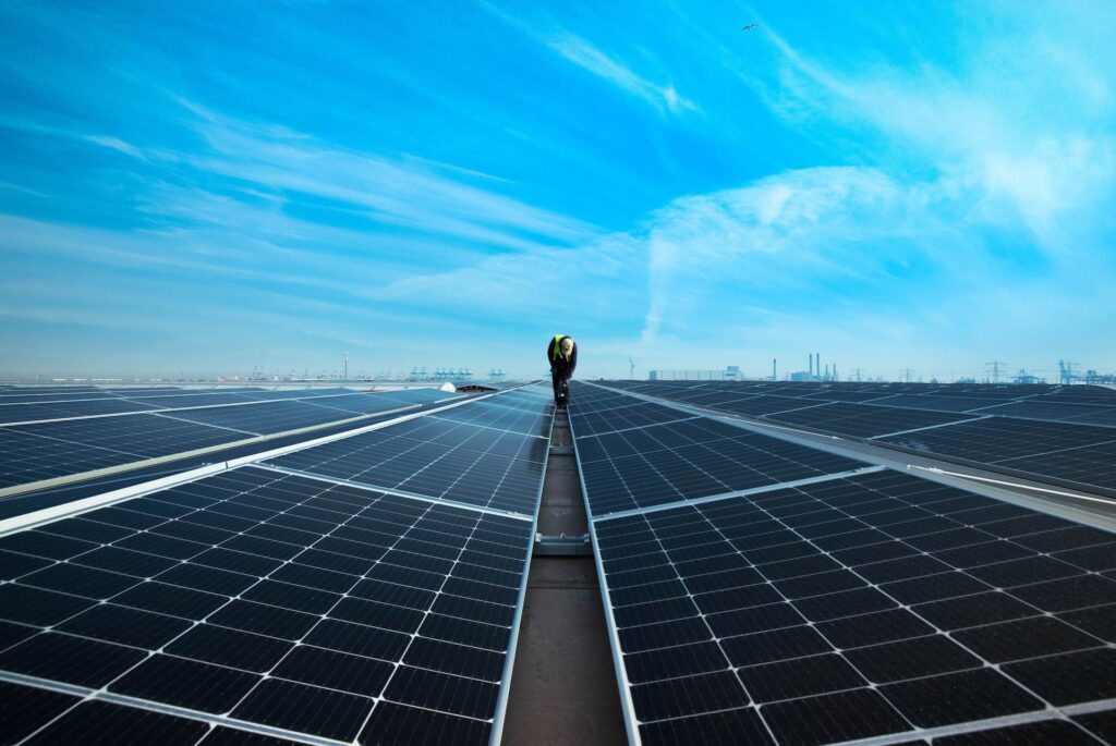 Foto van zonnepanelen op een dak